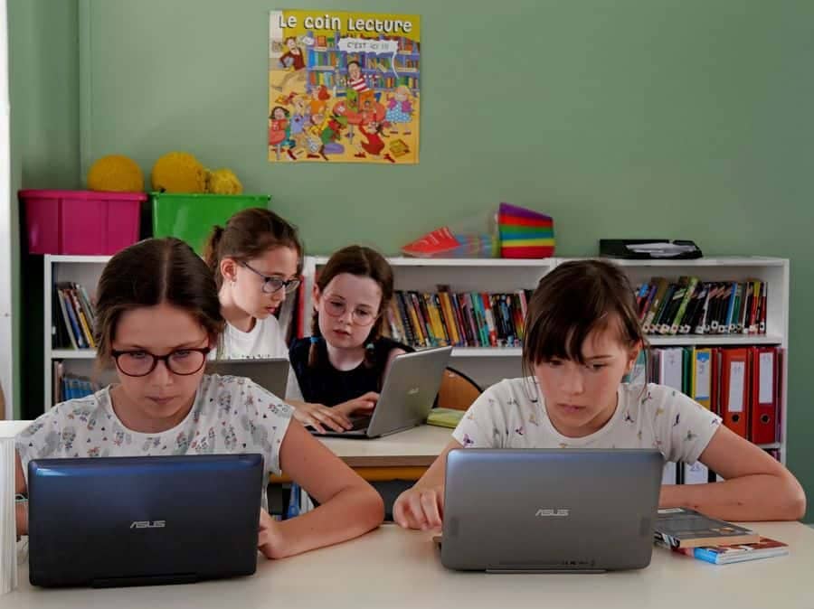 equipement-informatique-ecole-sant-michel-900_674